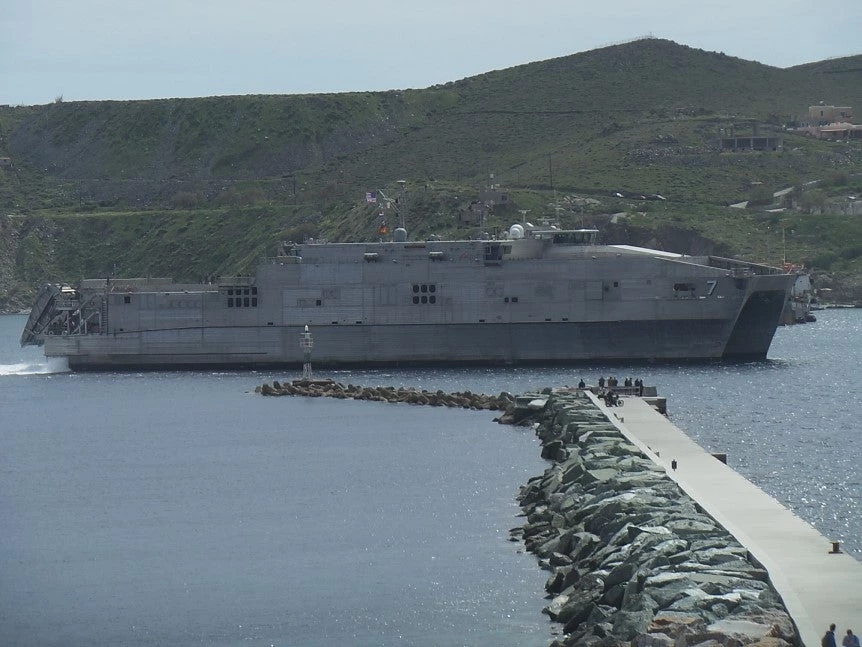 ΗΠΑ: «Παίρνουμε λιμάνια-ναυπηγεία σε Σύρο και Αλεξανδρούπολη» – Αφίχθη το αμερικανικό ιππικό στην Ερμούπολη – ΝΑΤΟϊκά άρματα στην Αλεξ/πολη